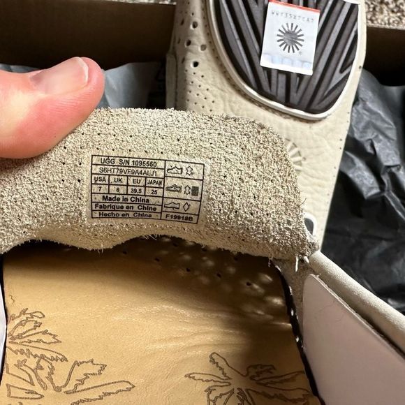 UGG Men’s Bel-Air Venetian Perf Driving Loafers size 7 - Picture 10 of 10